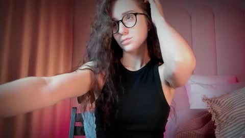 Snapshot of mira_kraviz chatting on 11-07-25, 07:36 Mira online show from 11-07-25, 07:36