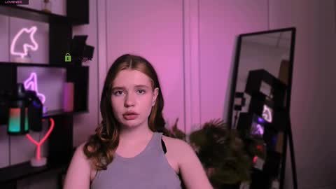 mira_lyn online show from 11-29-25, 07:17