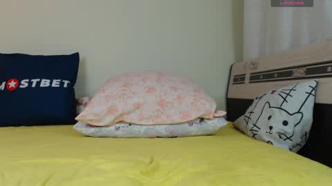 Snapshot of mira_one_ chatting on 12-05-24, 02:11 mira_one_ online show from 12-05-24, 02:11