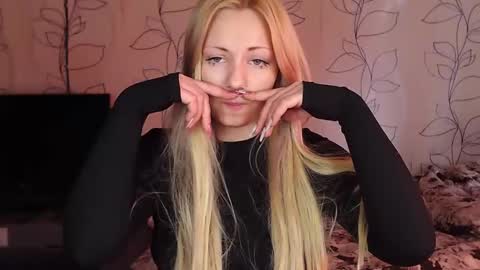 Snapshot of mirahardmanxx chatting on 03-10-25, 11:53 Happy New Year online show from 03-10-25, 11:53