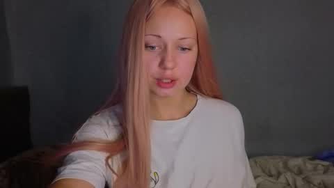 Snapshot of mirahardmanxx chatting on 10-12-25, 01:37 Happy New Year online show from 10-12-25, 01:37