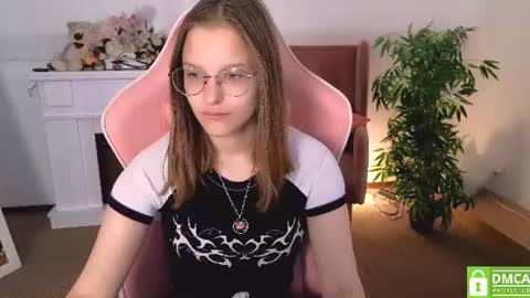 Snapshot of miranda__low chatting on 07-17-26, 05:47 Miranda online show from 07-17-26, 05:47