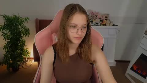 Snapshot of miranda__low chatting on 07-27-26, 06:09 Miranda online show from 07-27-26, 06:09
