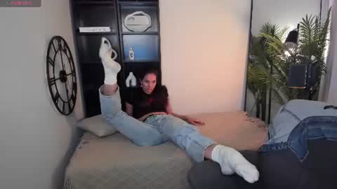 Snapshot of mirandaglow chatting on 06-20-26, 05:43 Miranda online show from 06-20-26, 05:43