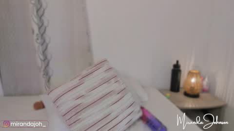 Snapshot of mirandajohnson_ chatting on 01-29-25, 10:43 Miranda online show from 01-29-25, 10:43
