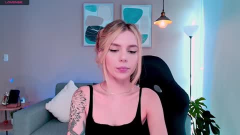 Snapshot of mirandashaw chatting on 01-13-25, 08:48 Miranda Shaw online show from 01-13-25, 08:48