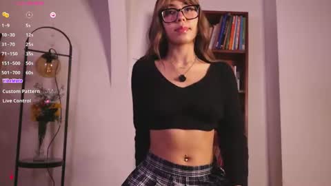 Snapshot of miranditaa chatting on 06-22-26, 04:42 MIRANDA HERNANDEZ online show from 06-22-26, 04:42
