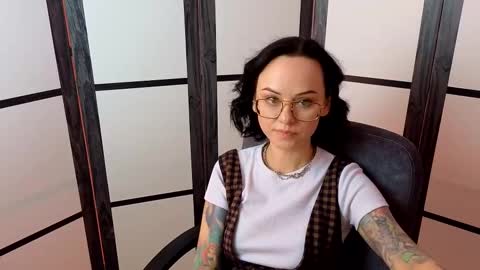 Mira online show from 02-08-25, 01:44