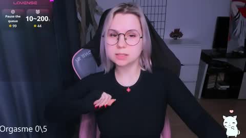 Kira online show from 04-10-26, 08:46