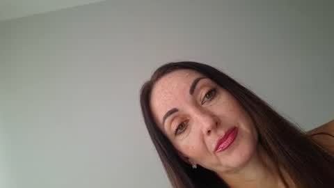 Snapshot of mirelisse chatting on 07-10-26, 12:41 Christina online show from 07-10-26, 12:41