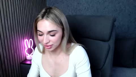 Snapshot of miri07 chatting on 04-16-26, 01:17 miri07 online show from 04-16-26, 01:17