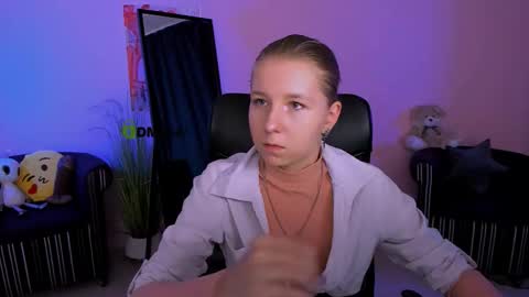 Snapshot of miriam_crazy chatting on 10-18-25, 08:37 miriam_crazy online show from 10-18-25, 08:37