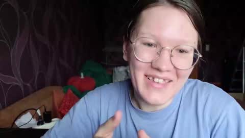 Snapshot of miriamor chatting on 10-27-25, 08:07 Mira online show from 10-27-25, 08:07