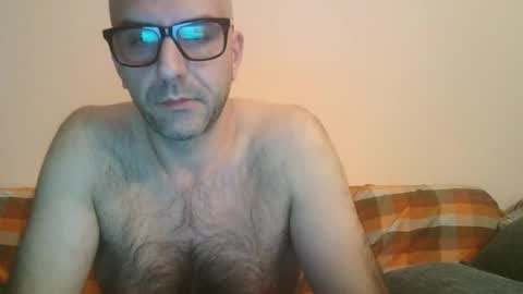 Snapshot of mirko245 chatting on 10-11-25, 09:24 mirko245 online show from 10-11-25, 09:24