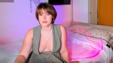 Snapshot of mirrorofsoul chatting on 09-13-25, 06:40 Shelley online show from 09-13-25, 06:40