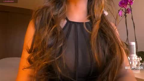 Snapshot of mis_elizabeth chatting on 03-01-26, 03:58 Eliza online show from 03-01-26, 03:58