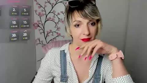 Snapshot of mishelle_blondie chatting on 04-28-26, 03:11 Mishelle online show from 04-28-26, 03:11