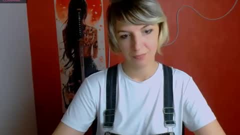 Snapshot of mishelle_blondie chatting on 05-08-26, 04:01 Mishelle online show from 05-08-26, 04:01