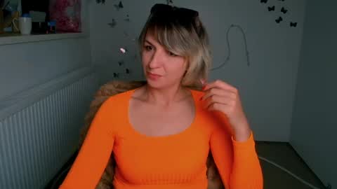 Snapshot of mishelle_blondie chatting on 06-16-26, 11:24 Mishelle online show from 06-16-26, 11:24