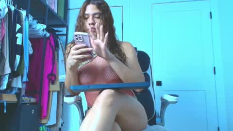 Snapshot of mishellhadid chatting on 01-14-26, 06:57 instagram mishell hadid online show from 01-14-26, 06:57