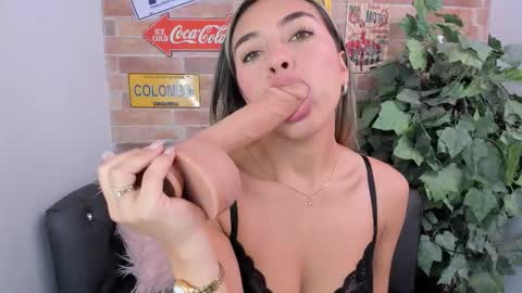 Zoe online show from 10-06-25, 06:05