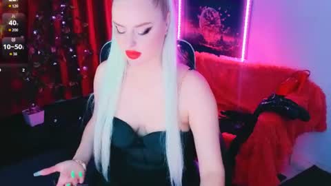 Snapshot of miss_alice_silver chatting on 06-11-26, 07:12 miss_alice_silver online show from 06-11-26, 07:12