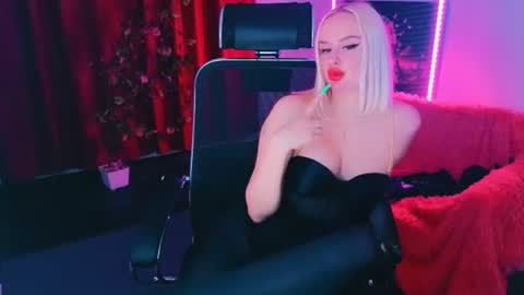Snapshot of miss_alice_silver chatting on 06-14-26, 08:22 miss_alice_silver online show from 06-14-26, 08:22