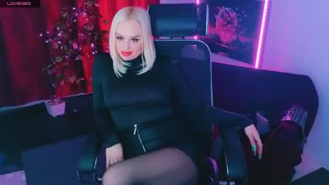 Snapshot of miss_alice_silver chatting on 06-22-26, 05:32 miss_alice_silver online show from 06-22-26, 05:32