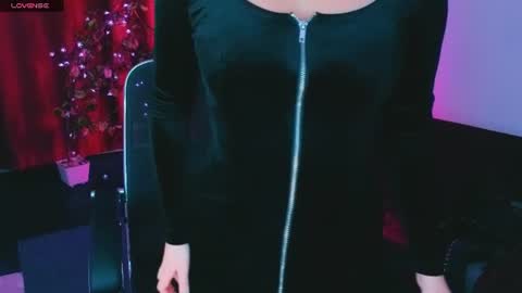 Snapshot of miss_alice_silver chatting on 06-25-26, 04:33 miss_alice_silver online show from 06-25-26, 04:33