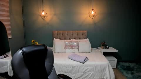 Cataleya online show from 11-25-25, 11:32