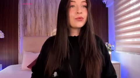 Natalia Aristizbal online show from 06-22-26, 12:02