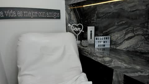 Snapshot of miss_danika chatting on 02-05-25, 11:02 Danika online show from 02-05-25, 11:02