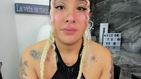 Snapshot of miss_danika chatting on 10-18-25, 11:00 Danika online show from 10-18-25, 11:00