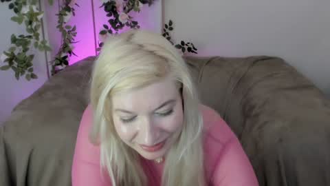 Snapshot of miss_dopamine chatting on 12-08-24, 07:43 April online show from 12-08-24, 07:43