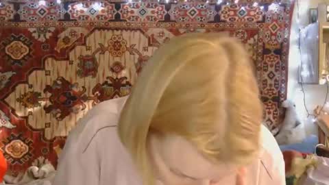 Elis online show from 10-28-25, 12:09