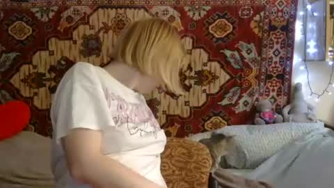 Snapshot of miss_elistia_ chatting on 07-16-26, 11:27 Elis online show from 07-16-26, 11:27