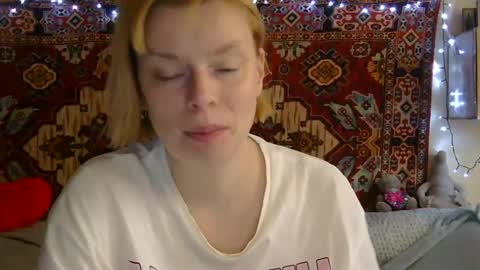Snapshot of miss_elistia_ chatting on 07-17-26, 11:28 Elis online show from 07-17-26, 11:28