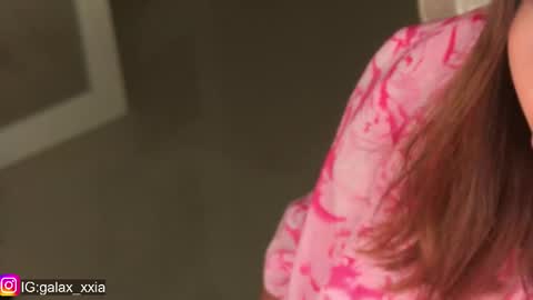  Elisabeth  IG galax xxia       online show from 02-14-25, 01:56