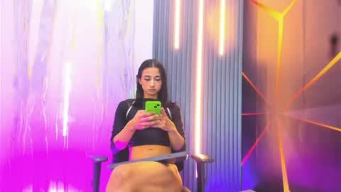 Snapshot of miss_isa19 chatting on 05-25-26, 12:33 miss_isa19 online show from 05-25-26, 12:33