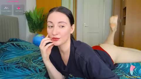 Snapshot of miss_leee chatting on 05-14-26, 09:38 Laura online show from 05-14-26, 09:38