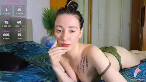Snapshot of miss_leee chatting on 06-06-26, 10:20 Laura online show from 06-06-26, 10:20
