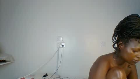 miss_lolah7 online show from 05-05-26, 12:46