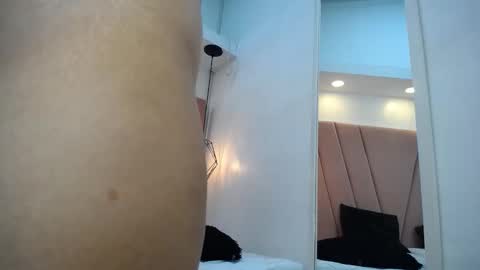 mia online show from 11-21-25, 11:47