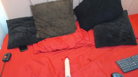 mia online show from 11-25-25, 11:27