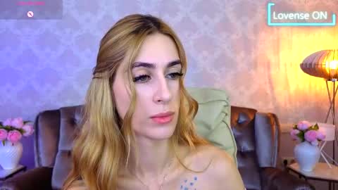 Snapshot of miss_martini chatting on 10-23-25, 06:45 online show from 10-23-25, 06:45