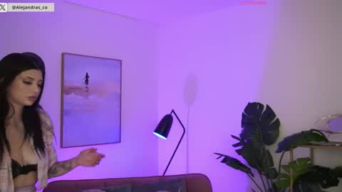 Alejandra online show from 11-14-25, 09:57