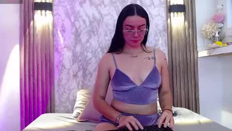 Snapshot of miss_merlin_ chatting on 04-16-26, 04:24 Merlin online show from 04-16-26, 04:24