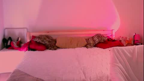 Snapshot of miss_mimys chatting on 03-07-25, 10:43 Nicol online show from 03-07-25, 10:43