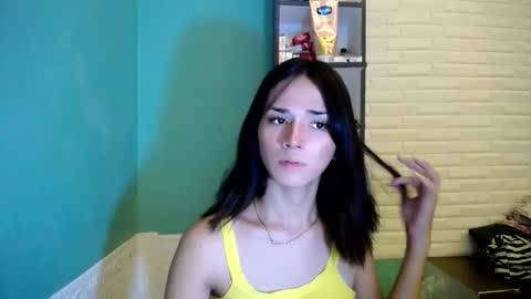 Snapshot of miss_rona_xoxo chatting on 04-29-26, 01:15 Rona online show from 04-29-26, 01:15