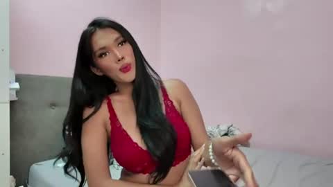 Snapshot of miss_scarletslut chatting on 07-01-26, 01:02 Scarlet Slut online show from 07-01-26, 01:02